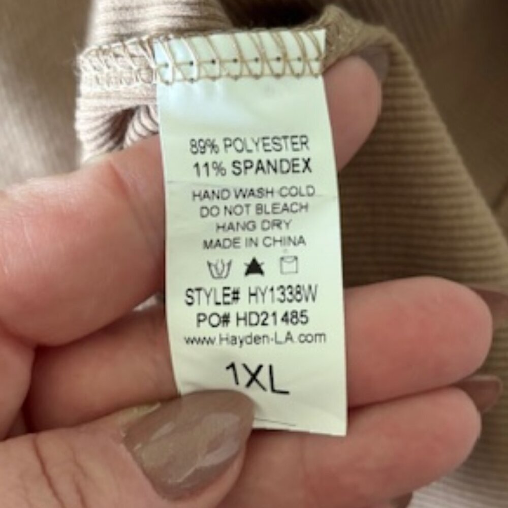 Hayden Babydoll top with button down the back size 1X - Picture 6 of 6
